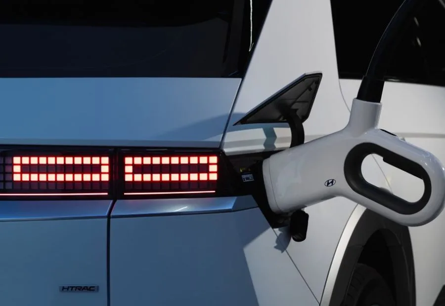 PHEV Disebut Solusi Transisi Menuju Mobil Listrik — Otomotif: Mobil Listrik & EV