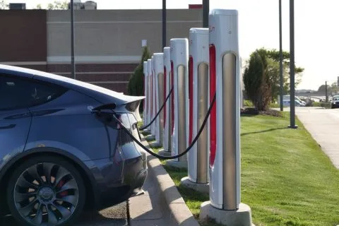 Video: Ekspansi Kendaraan Listrik di Tambang, Infrastruktur Jadi PR — Otomotif: Mobil Listrik & EV